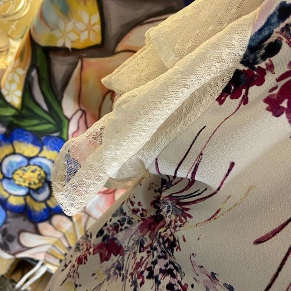 ♦️ Maurice’s Floral Top w/ Flutter Sleeves - Picture 3 of 6